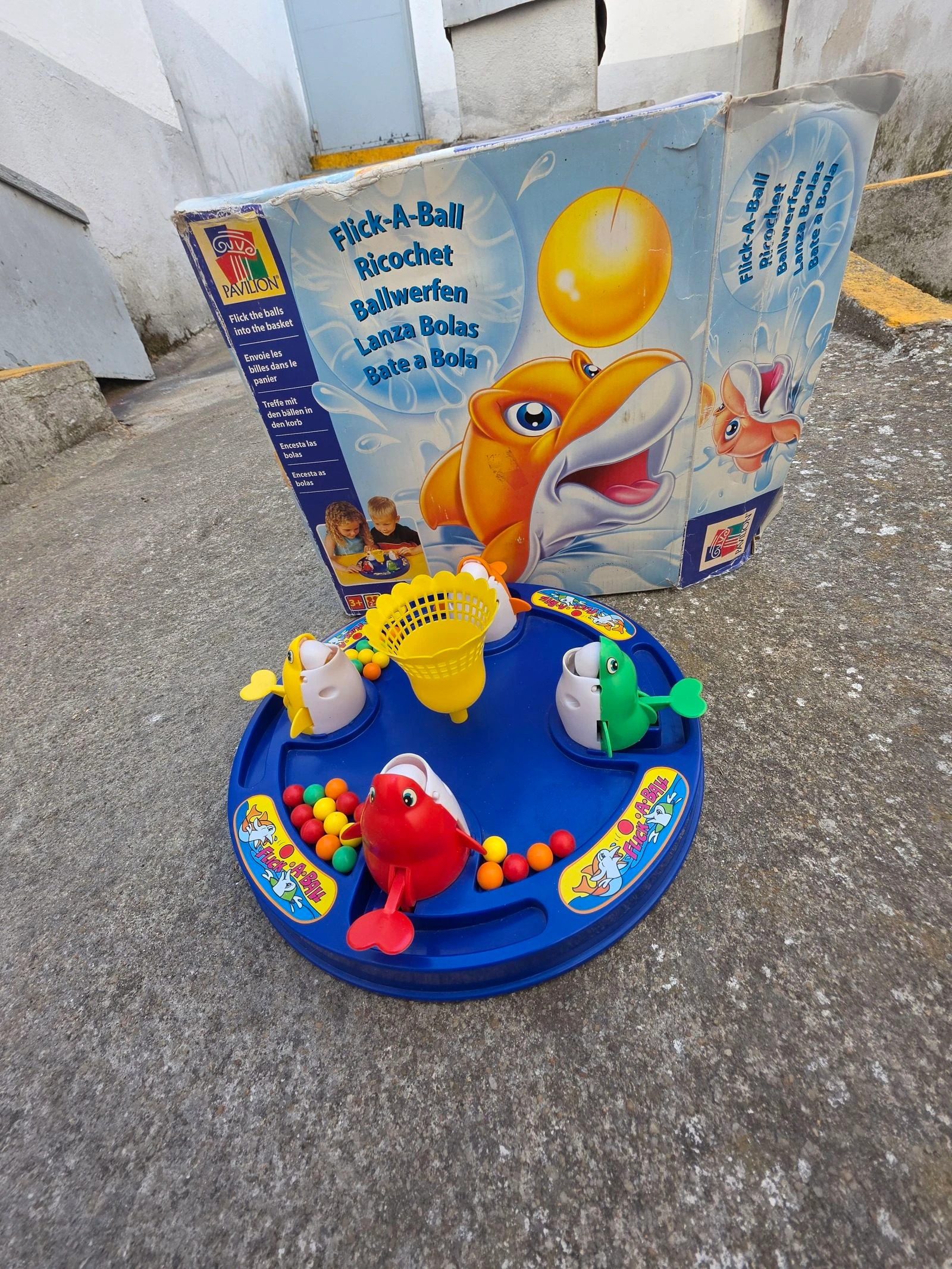 Juego Tiburón Lanza Bolas Flick-A-Ball
